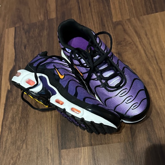 Nike Air Max Plus Purple and Black Shoes - Picture 1 of 4